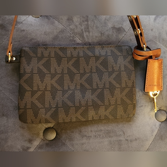 MICHAEL Michael Kors Belted Waist Bag - Picture 4 of 8